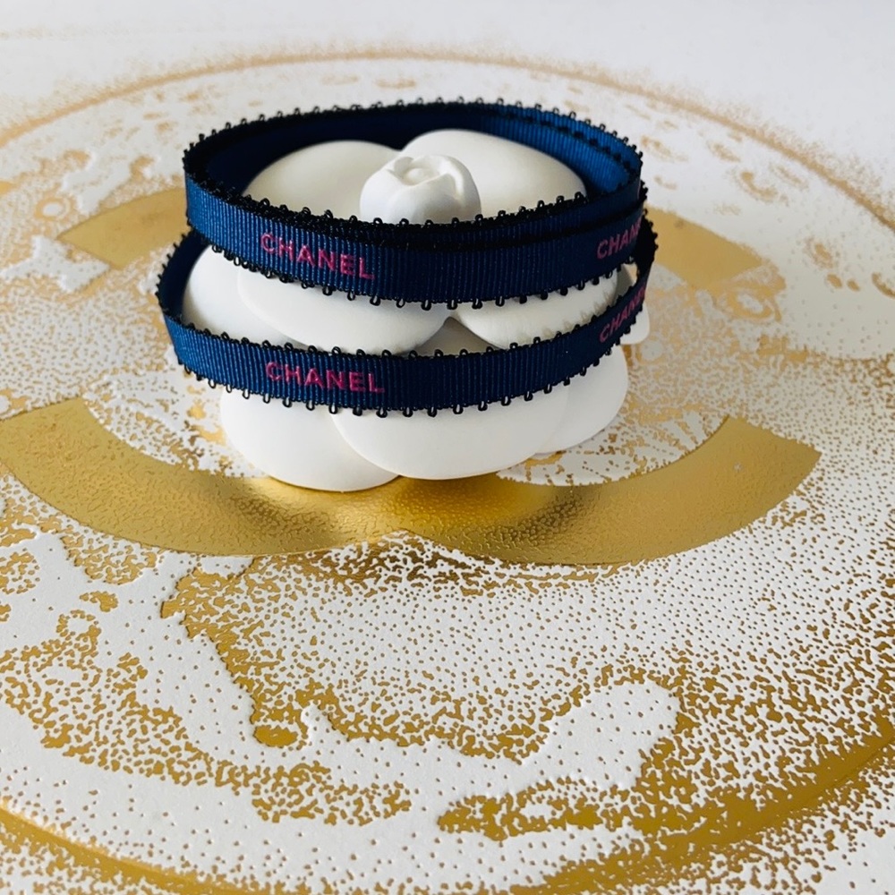CHANEL Blue Color With Pink Embossed Lettering - Picture 3 of 9